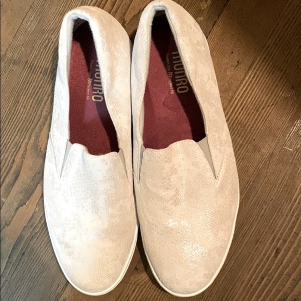 🆕Munro Canvas Slip-on Shoes